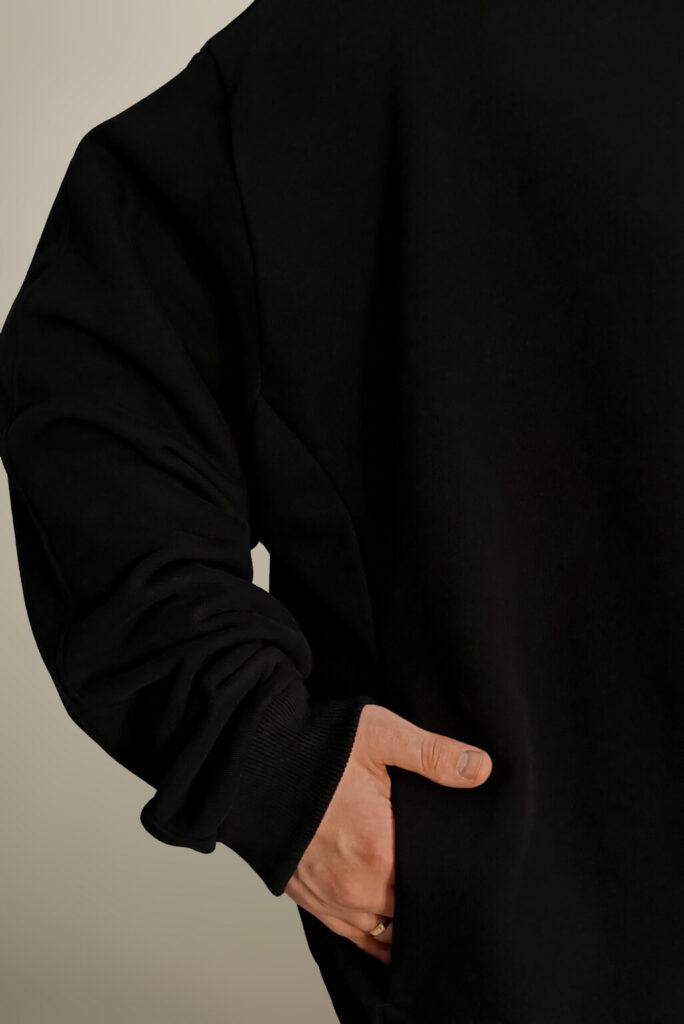 Худи унисекс «Премиум» с мягким велюр-эффектом с именной вышивкой (Черный)